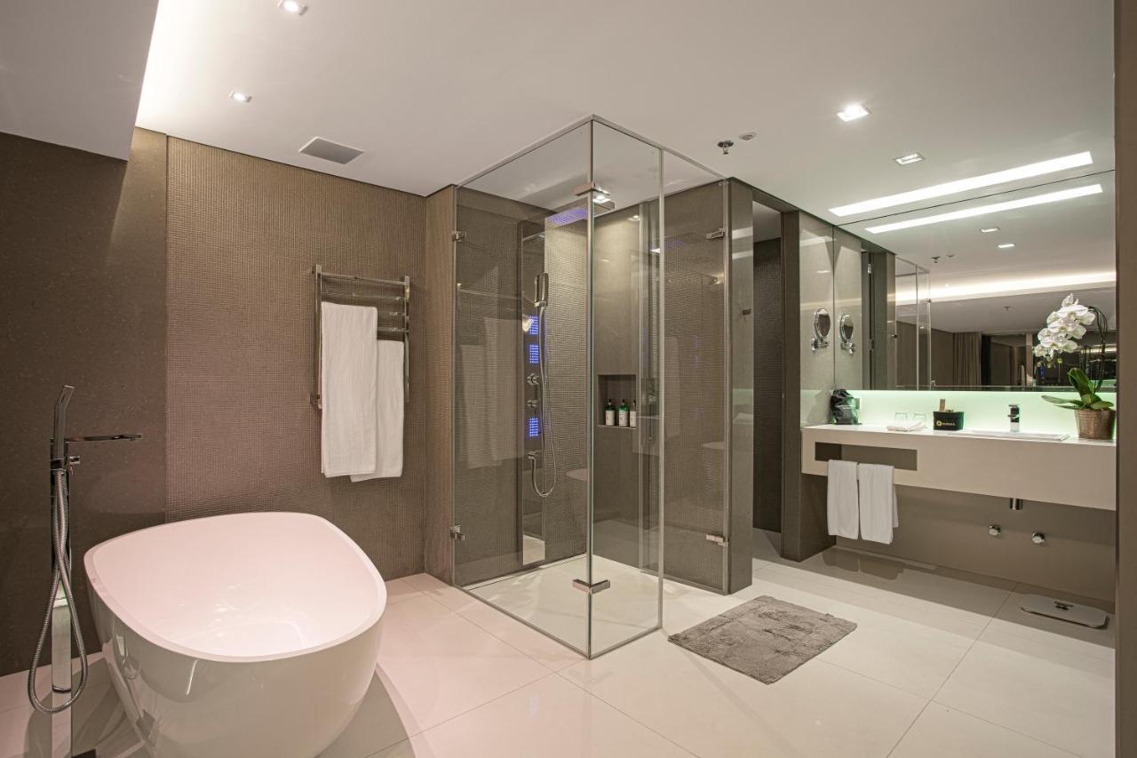 Suryaa Hotel Pinhais, Curio Collection By Hilton Exteriér fotografie